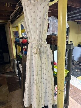 J crew outfitters Sleeveless Floral Tie-Waist Midi Dress in Cream vintage 12